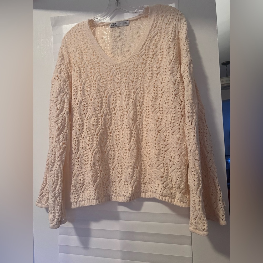 Zara Cream Open Knit V Neck Sweater Size M